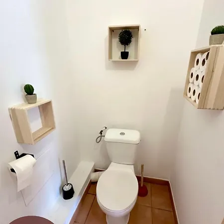 Joli T3 Rénové, Au Coeur De Alès, Pour 6pers * Alès